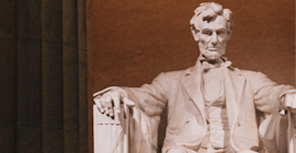 Lincoln-muistomerkki Washington DC:ssä.