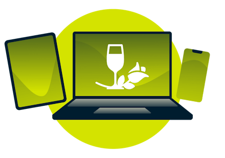 Een laptop, tablet en telefoon, met een wijnglas en roos.