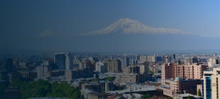 Армения. Панорама Еревана на фоне горы Арарат.